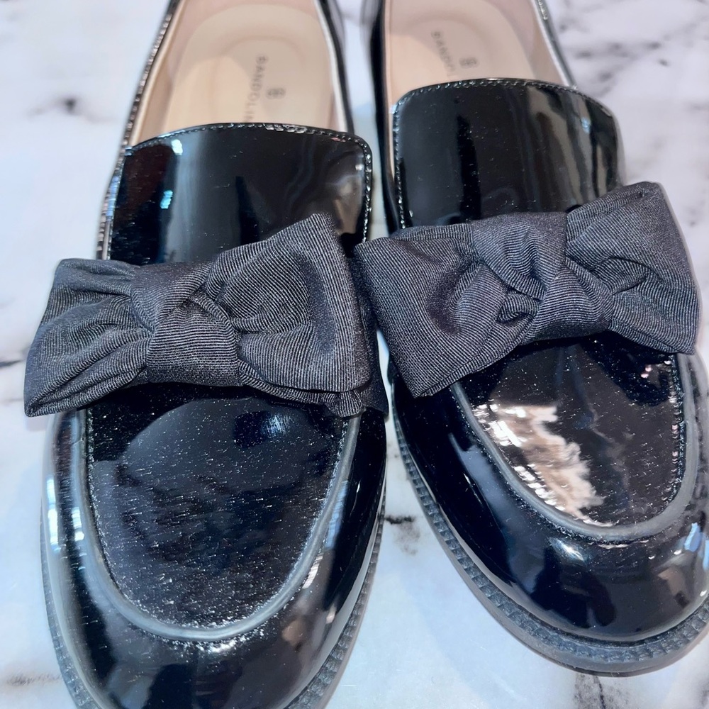 Bandolino Black Patent Leather Flats with Bow